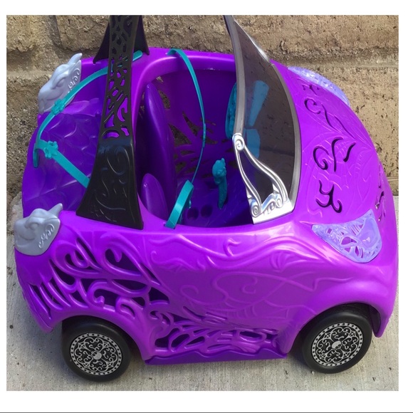 monster high scaris car